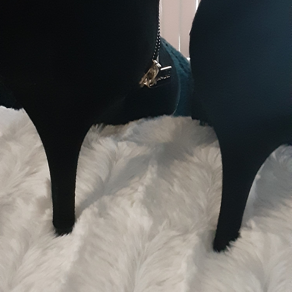 Shoes - Picture 4 of 10